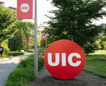 UIC circle mark on campus.